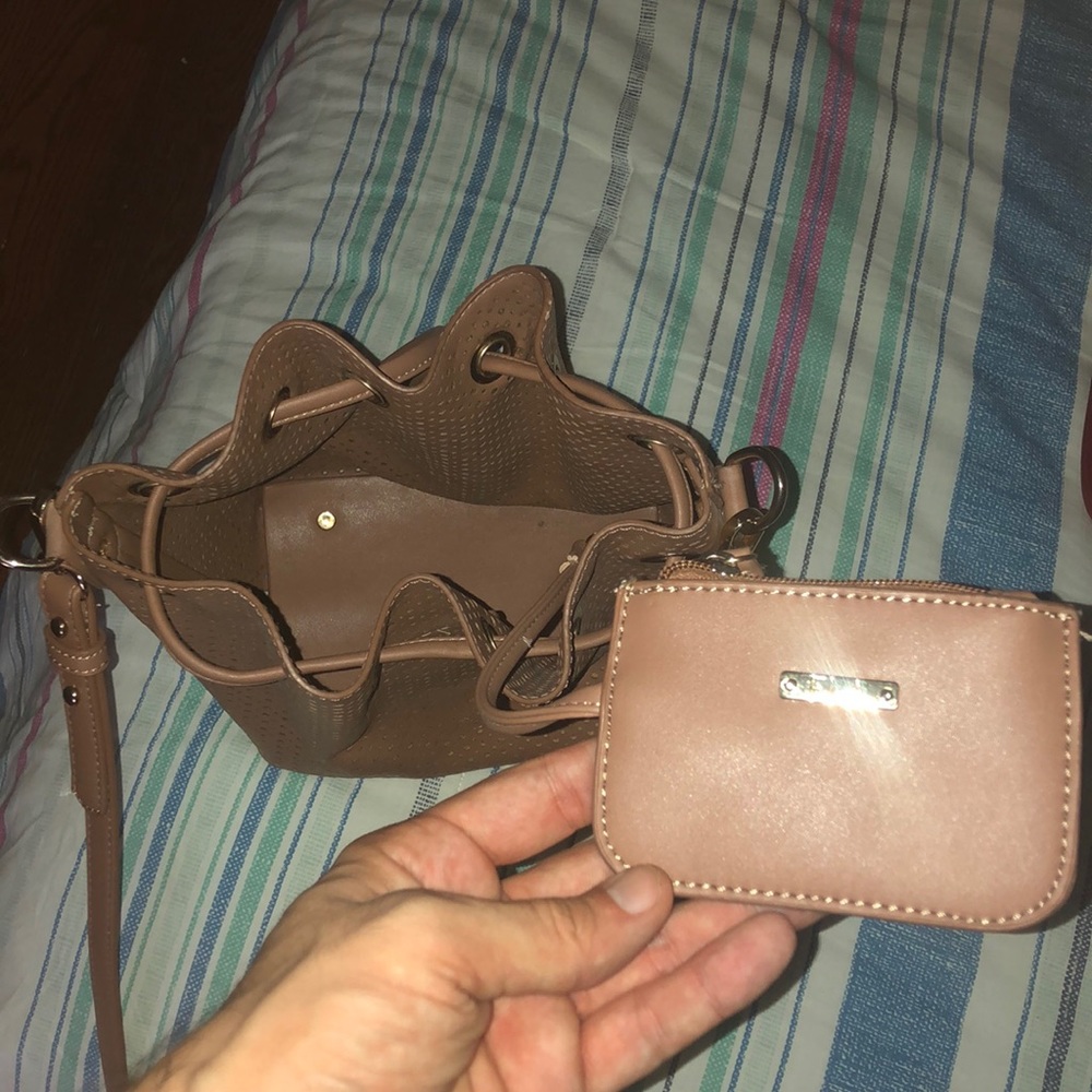 Handbag - Picture 3 of 4
